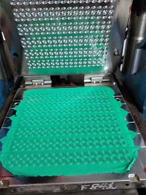 رنگ های سبز NBR / FKM / FFKM لاستیک O حلقه OEM / ODM قالب بندی فشرده سازی با مقاومت روغن خوب 16-30 N / mm مقاومت پارگی