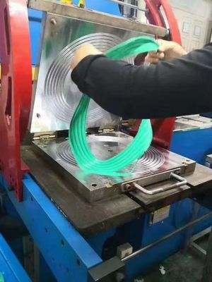 NBR/FKM/FFKM/EDPM/SI لاستیک سبز O حلقه OEM/ODM قالب بندی فشرده سازی با مقاومت روغن خوب 16-30 N/mm مقاومت در شکستن