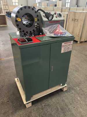 2 اینچ اندازه چین دار رنگ سبز به قطر شیلنگ داخلی 2.5 اینچ دستگاه چین دار شیلنگ لاستیکی نیروی چین دار بزرگ 600T با برد 6-51 میلی متر و 10 قالب قابل تعویض با ابزارهای قالب تغییر سریع