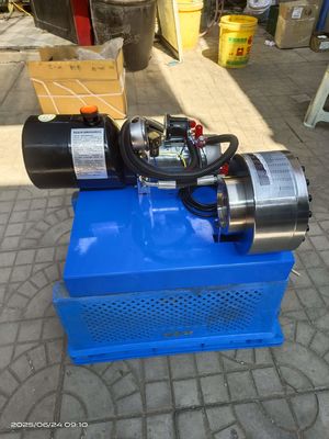 قیمت خوب دستگاه پرس شیلنگ هیدرولیک 1 اینچی 7 قالب 1-4 لایه / دستگاه پرس شیلنگ فشار قوی 6-25 میلی‌متر با رنگ آبی 12 ولت/24 ولت آنلاین