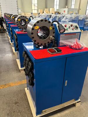 2 اینچ 600T نیروی چین دار آبی رنگ اندازه چین خوردگی به 2.5 اینچ با ابزارهای قالب تغییر سریع شیلنگ لاستیکی با برد 6-51 میلی متر و 10 قالب قابل تعویض