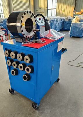 قیمت خوب دستگاه پرس شلنگ لاستیکی برقی آبی 600T با دامنه 6-51 میلی‌متر و 10 قالب قابل تعویض آنلاین