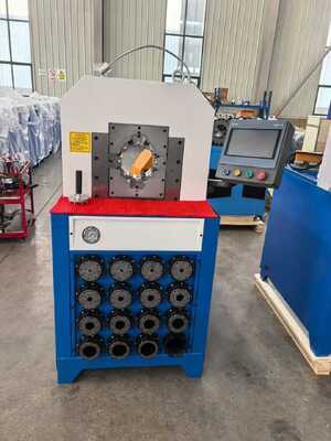 دستگاه پرس شلنگ هیدرولیک 5.5 کیلووات/7.5 کیلووات با سیستم کنترل PLC، راندمان 300 قطعه در ساعت و قالب‌های تعویض سریع