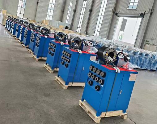 قیمت خوب دستگاه چین دار شیلنگ لاستیکی 600T 31.5Mpa مدل بالاتر آبی رنگ 3kw دکمه موتور کنترل سیستم ولتاژ 220v/240v/380v/415v با محدوده چین خوردگی 6-51mm و 10 قالب قابل تعویض آنلاین